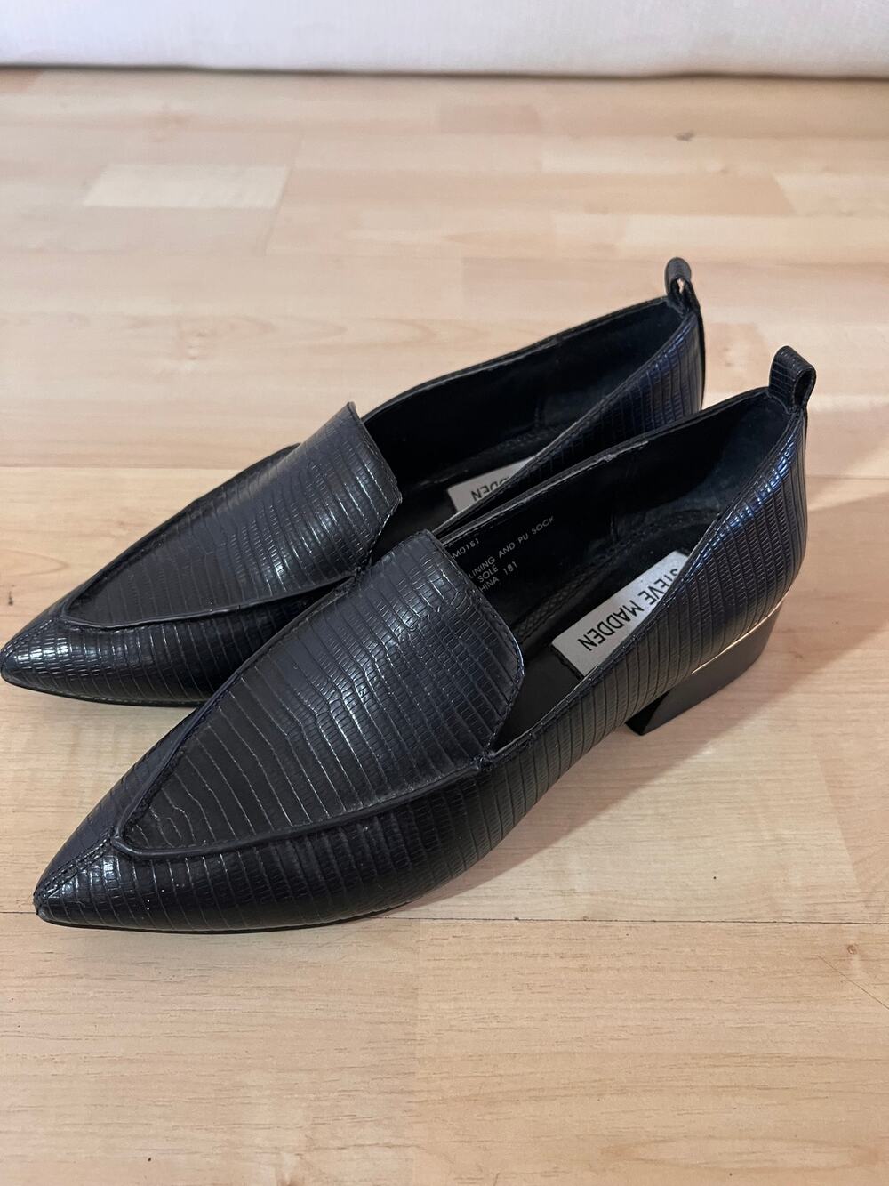 Steve Madden Zelma Black Croc Embossed Pointed Toe Loafers Flats Size 5.5 Chic